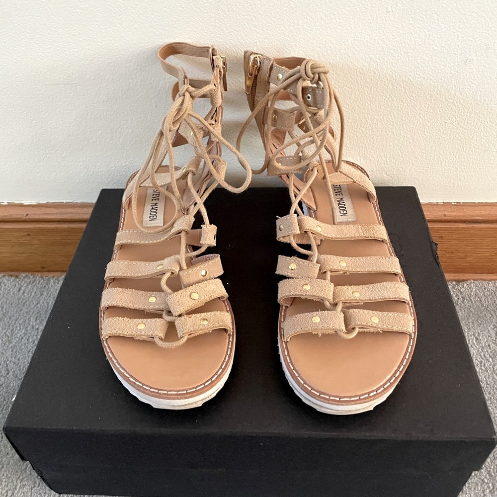 STEVE MADDEN TAN GLADIATOR SUEDE SANDALS